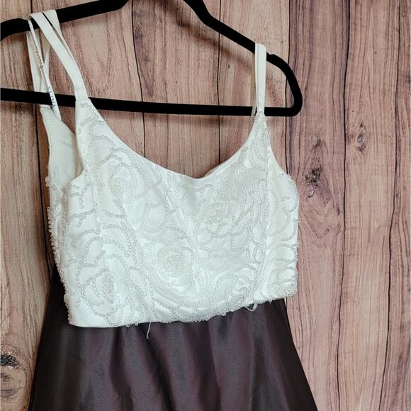 NWT Vivi Ta Ivory & Chocolate 2 Piece Gown, Style # VT2056, Sz 4 - Picture 3 of 12